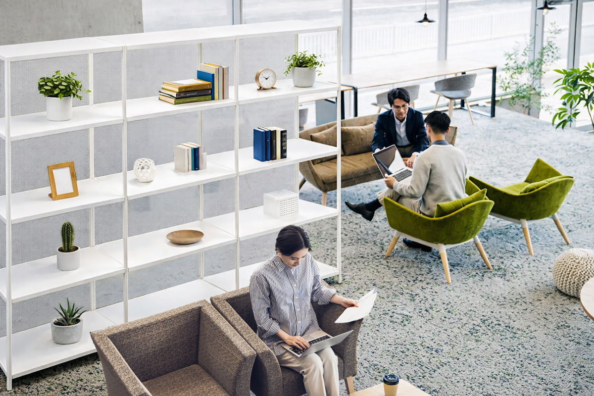 フラットシェルフで空間を仕切る