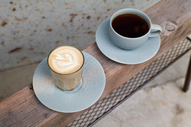 ホットカフェラテとホットコーヒー