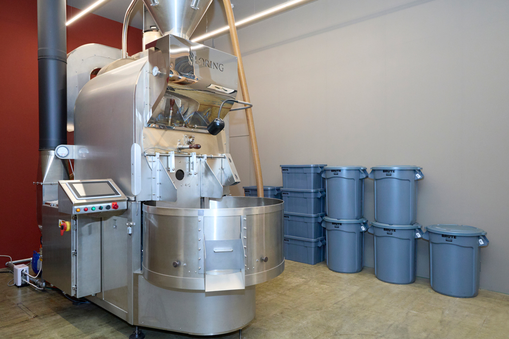 焙煎機とブルートコンテナ